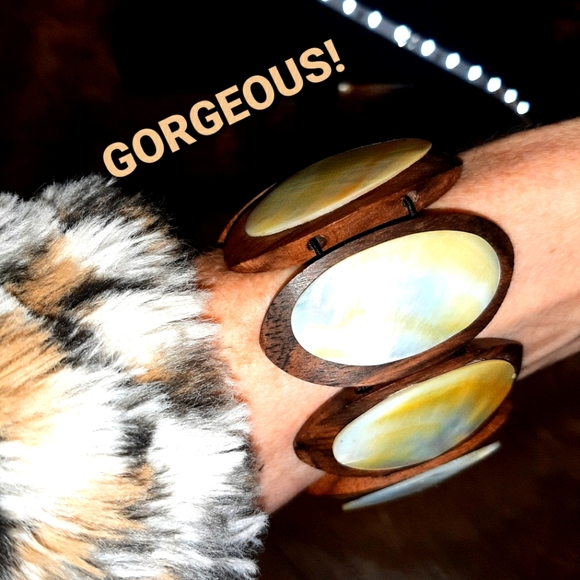 OVAL TEAKWOOD & ABALONE SHELL STRETCH BRACELET - Picture 2 of 8